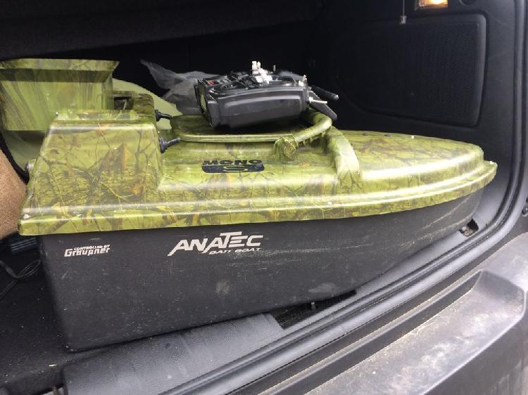 bateau amorceur a louer