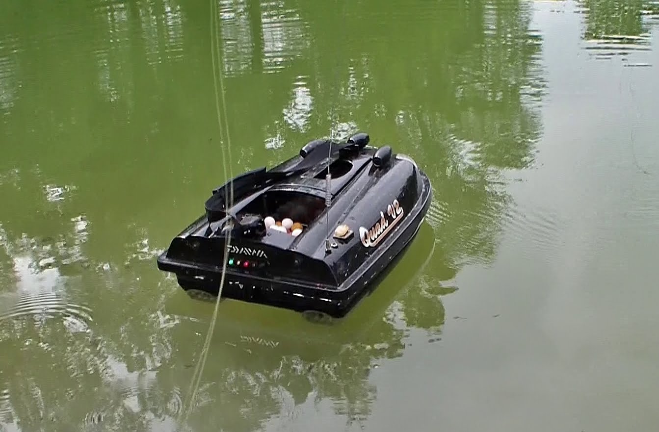 bateau amorceur a louer