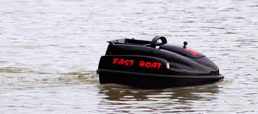 bateau amorceur fast boat