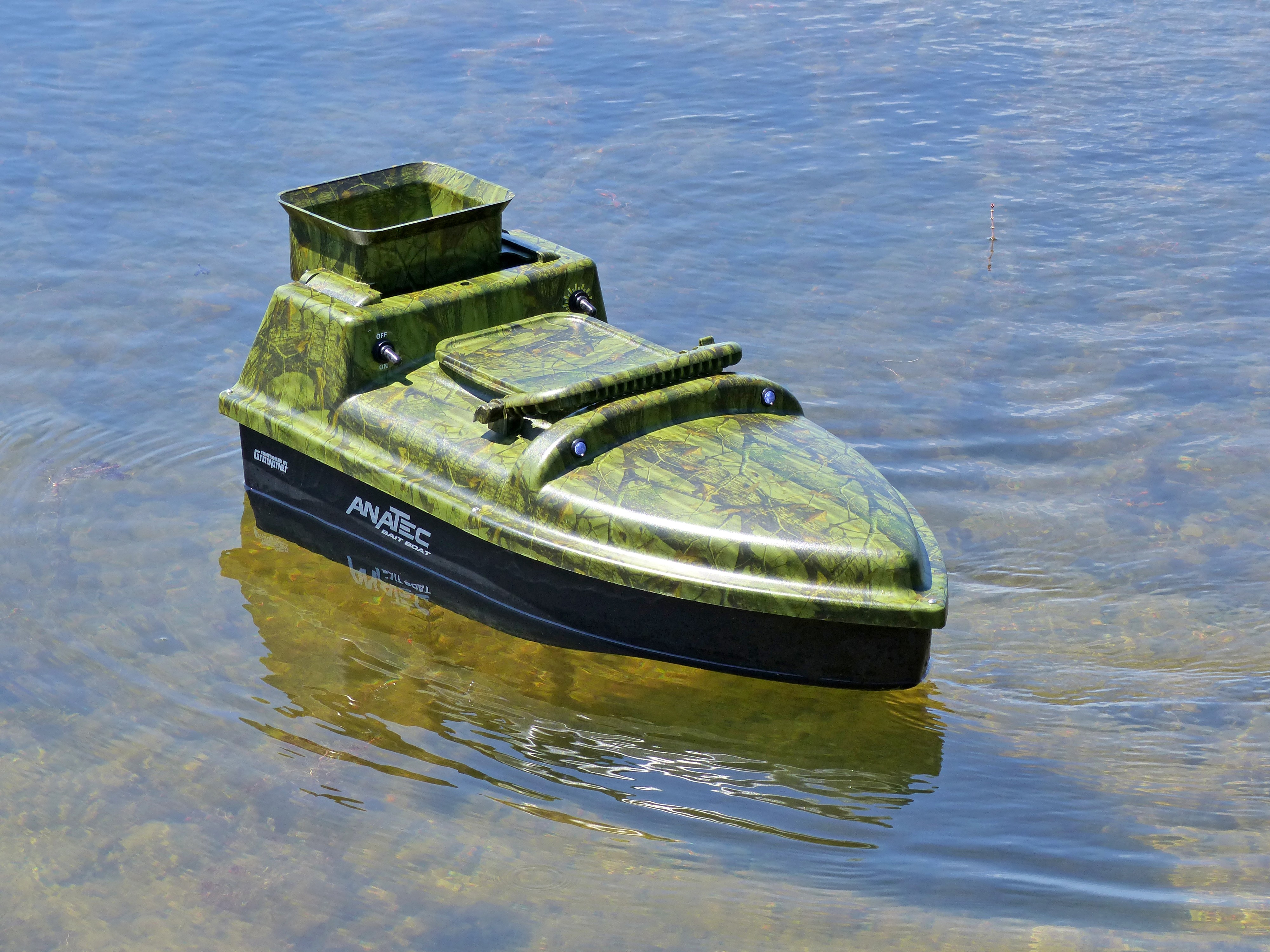 bateau amorceur ou pneumatique