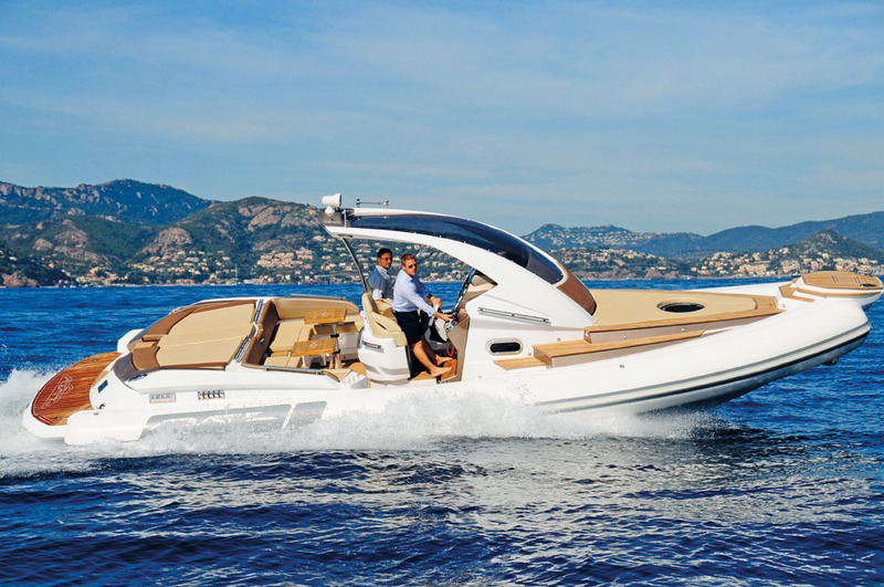 bateau gonflable de luxe