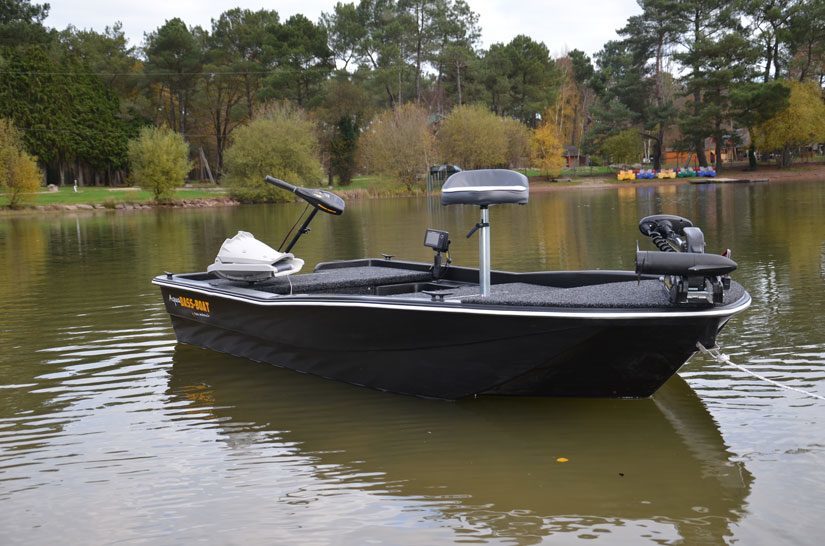 bateau peche black bass