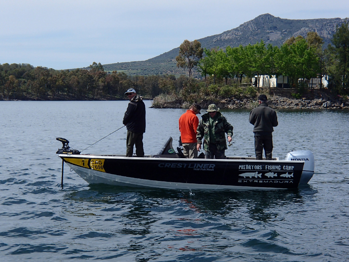 bateau peche black bass