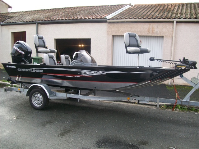 bateau peche crestliner a vendre
