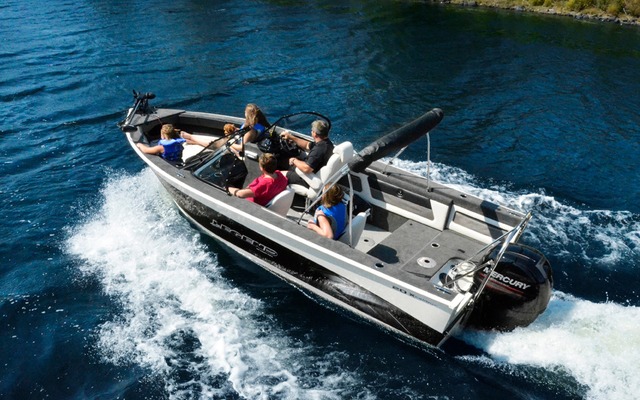 bateau peche et ski nautique