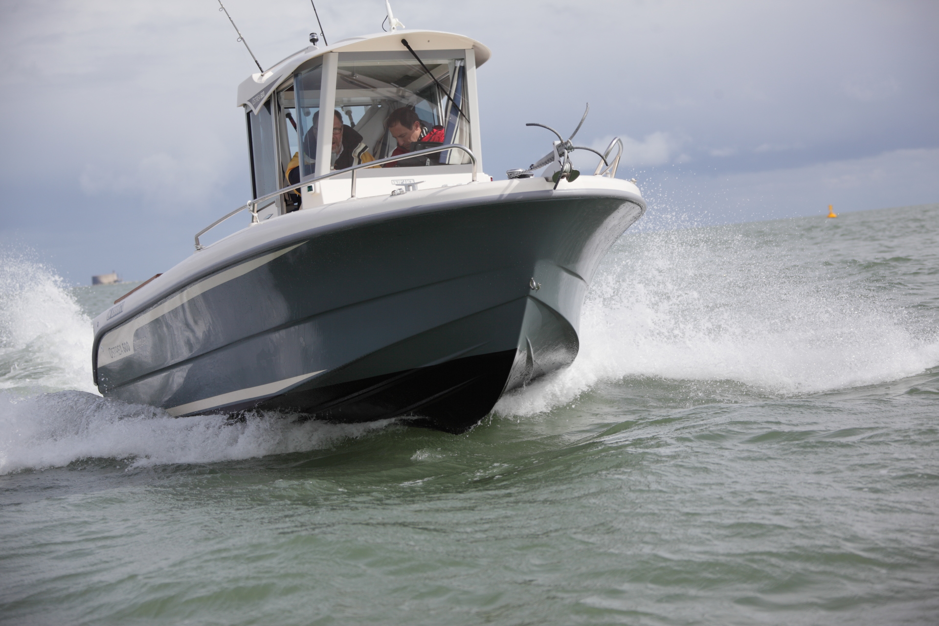 bateau peche hors bord