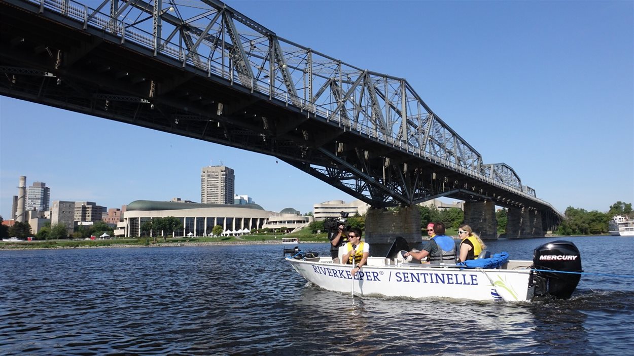 bateau peche outaouais