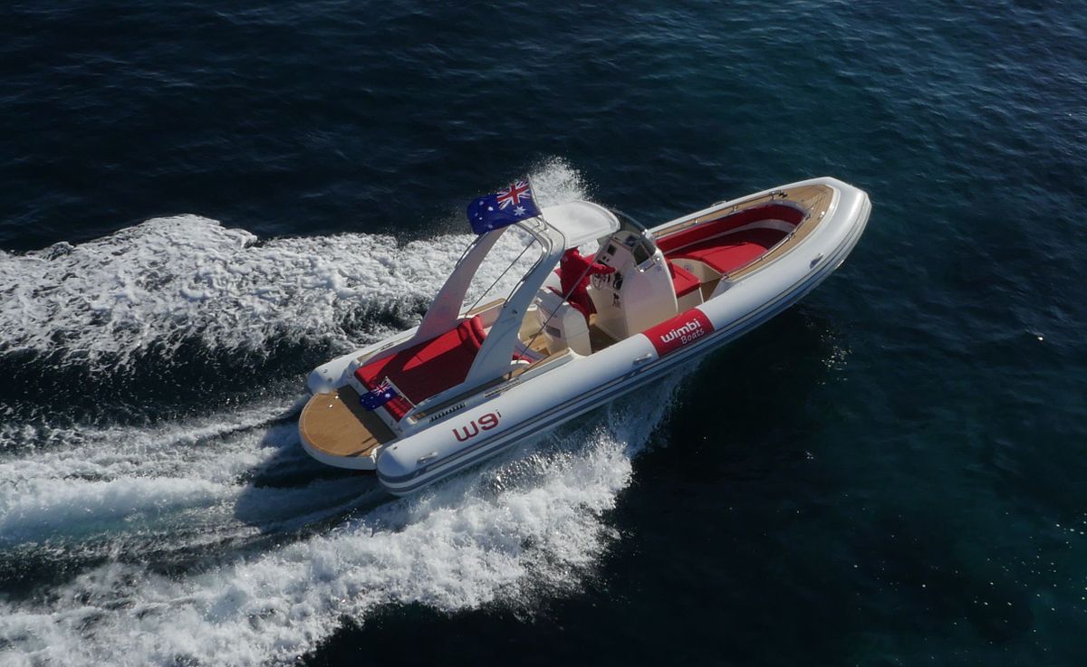 bateau pneumatique a moteur synonyme