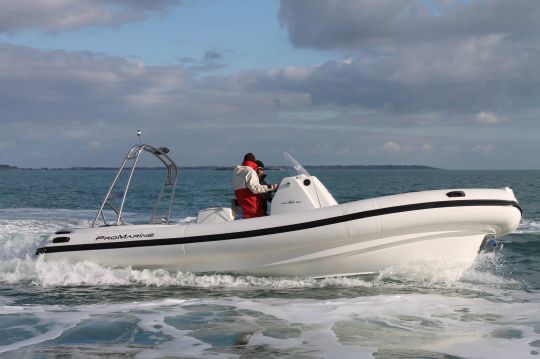 bateau pneumatique italie