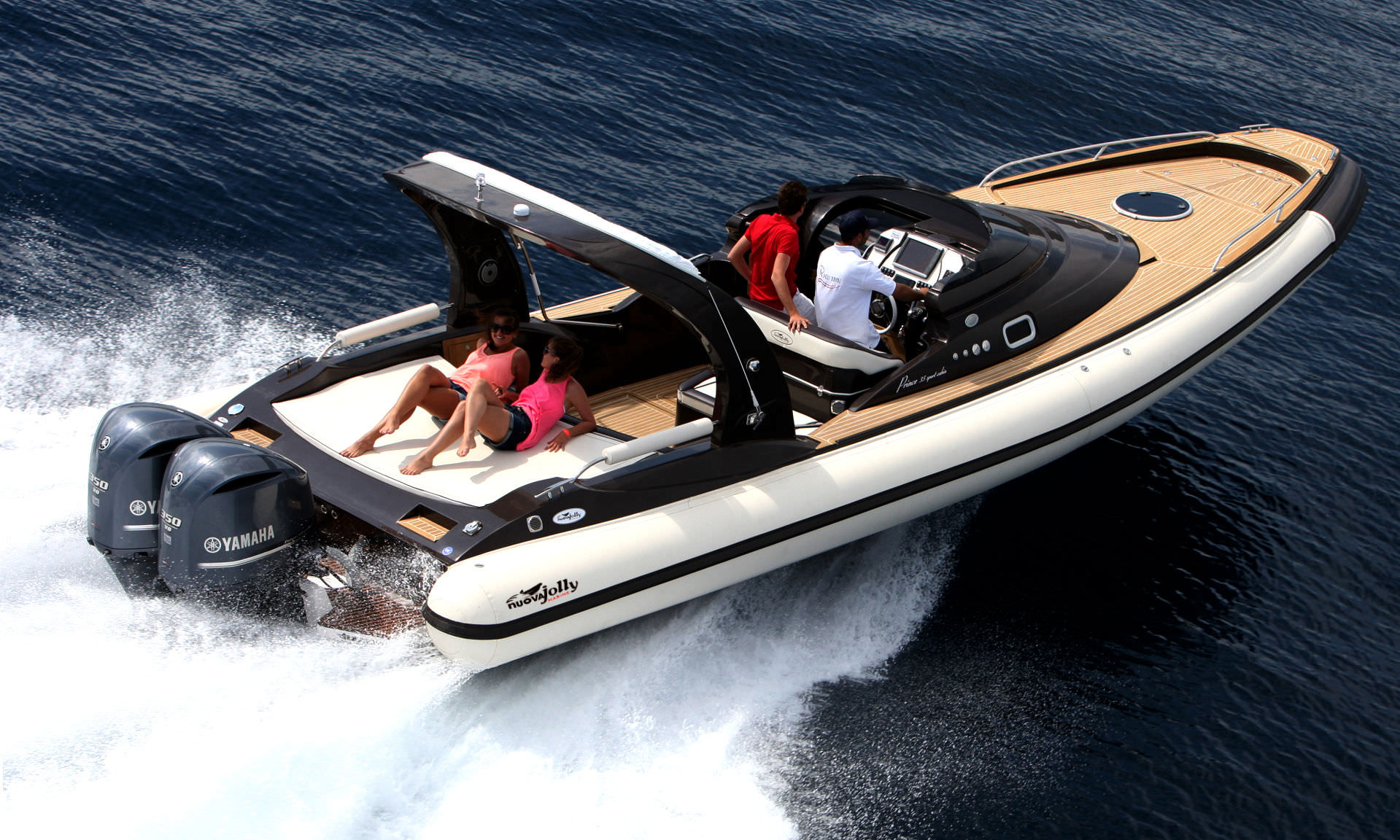 bateau pneumatique nuova jolly