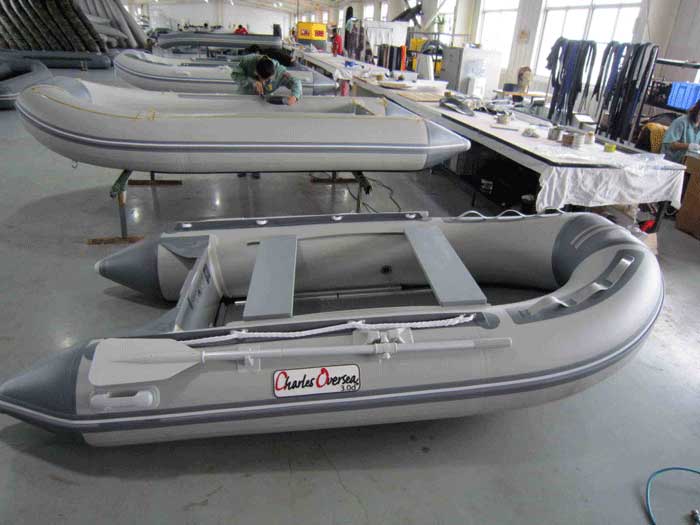 bateau pneumatique peche carnassier