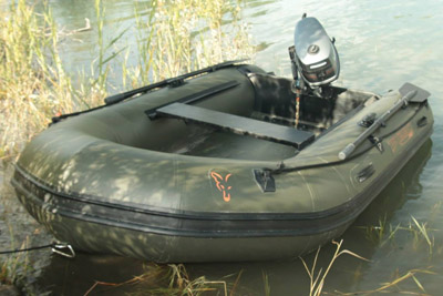 bateau pneumatique peche carnassier