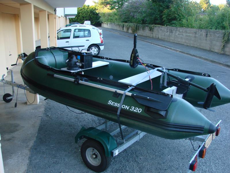 bateau pneumatique peche riviere