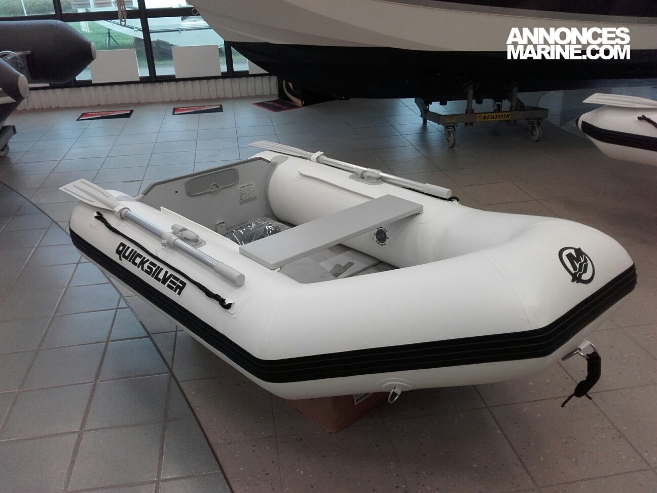 bateau pneumatique quicksilver neuf